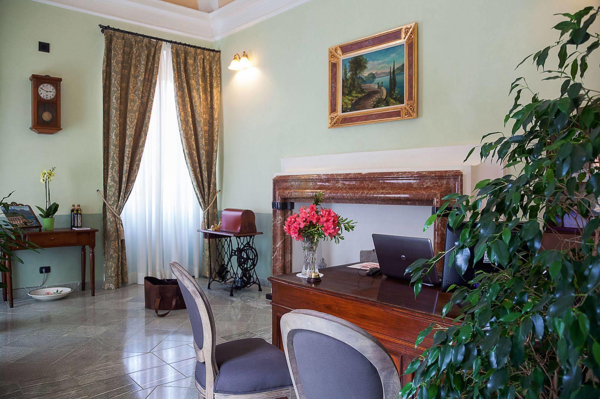 Palazzo Del Vicere Aparthotel เลซเซโน ภายนอก รูปภาพ