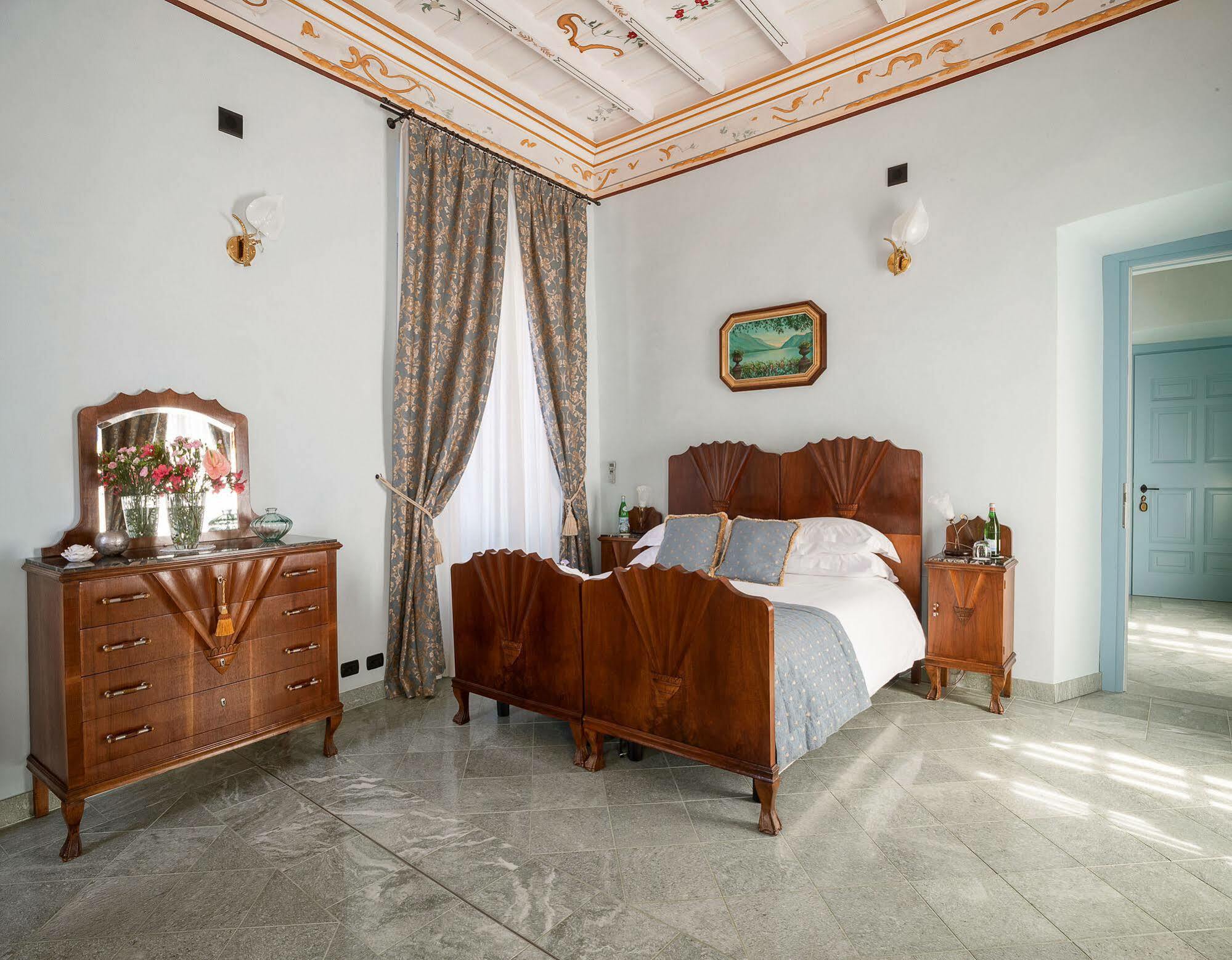 Palazzo Del Vicere Aparthotel เลซเซโน ภายนอก รูปภาพ