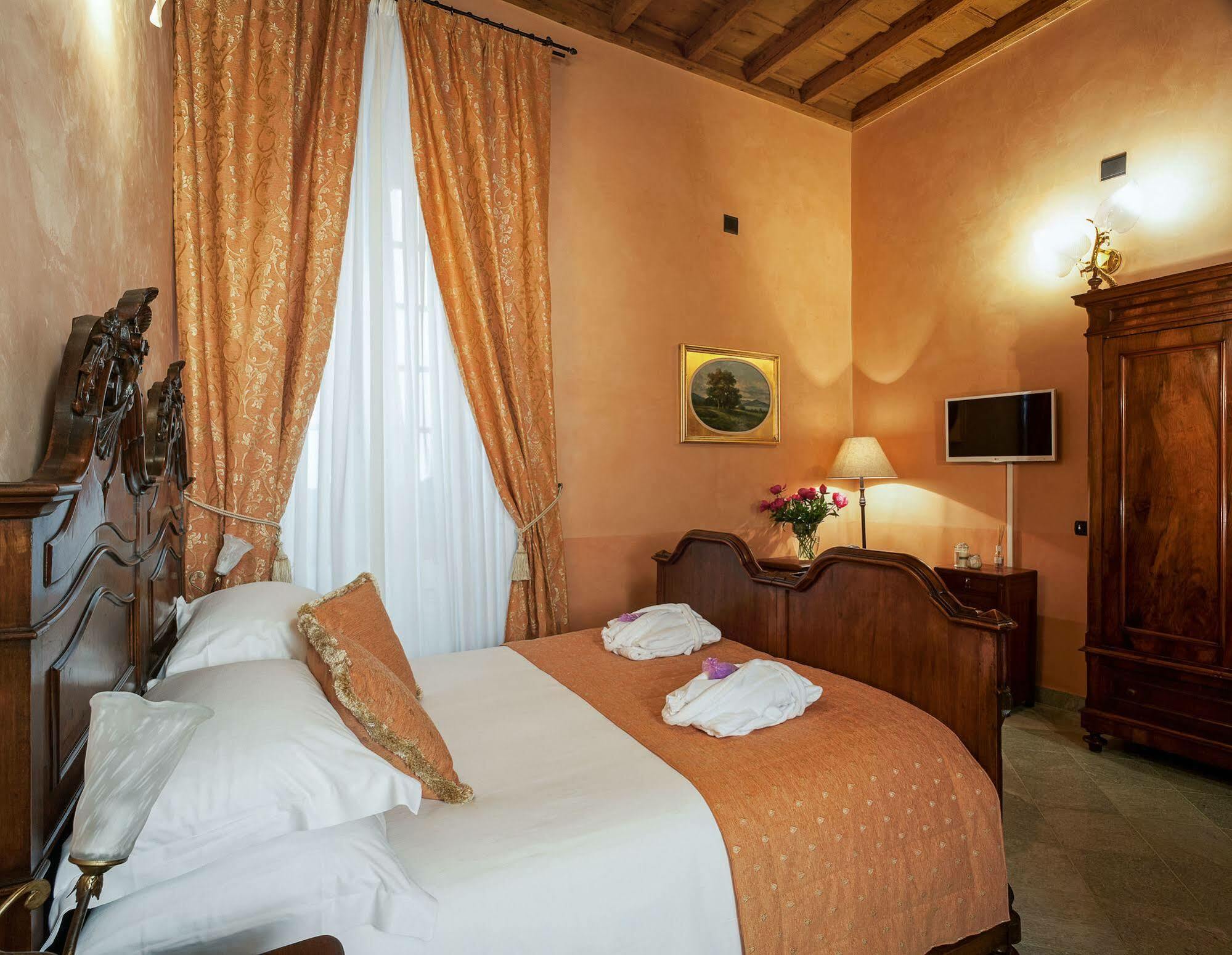 Palazzo Del Vicere Aparthotel เลซเซโน ภายนอก รูปภาพ