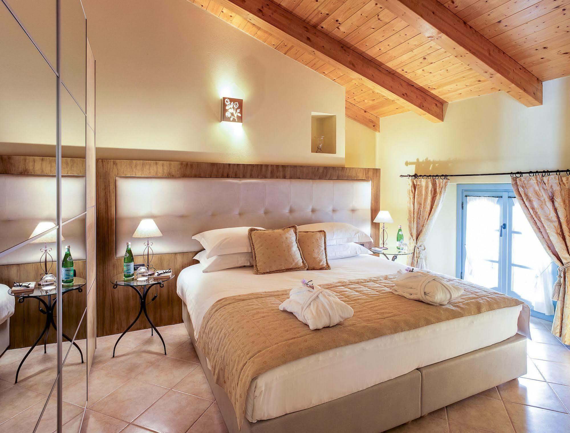 Palazzo Del Vicere Aparthotel เลซเซโน ภายนอก รูปภาพ
